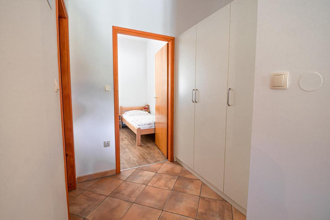 Apartments Sandra Корнич Екстер'єр фото