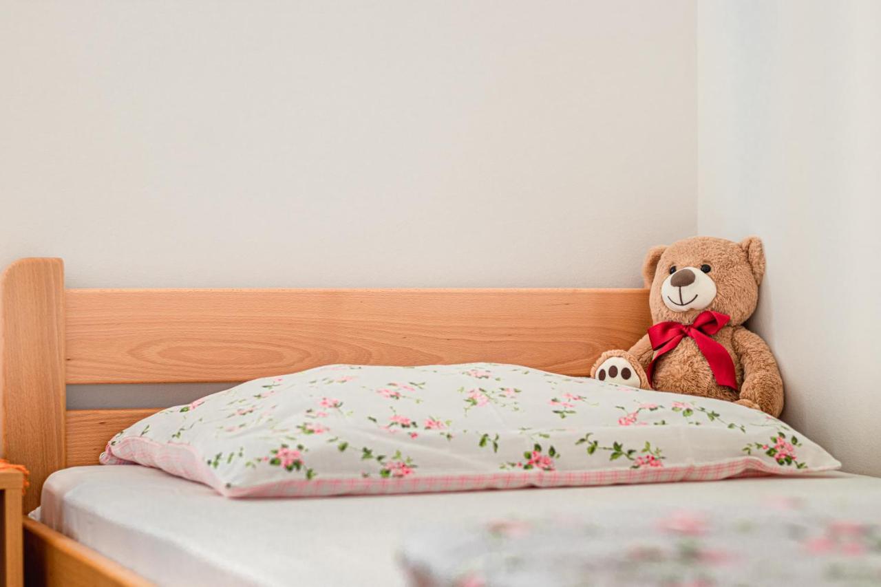 Apartments Sandra Корнич Екстер'єр фото