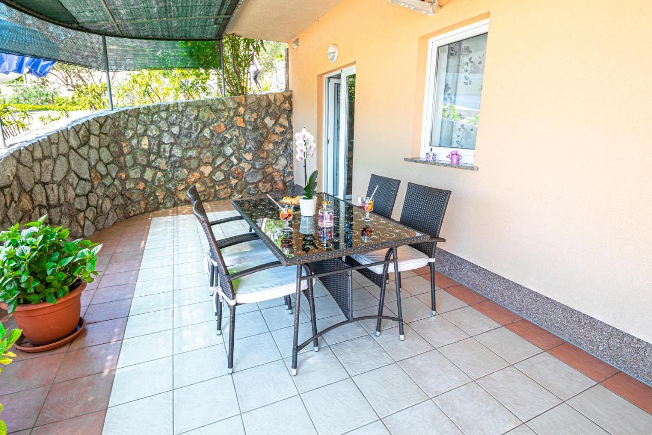Apartments Sandra Корнич Екстер'єр фото