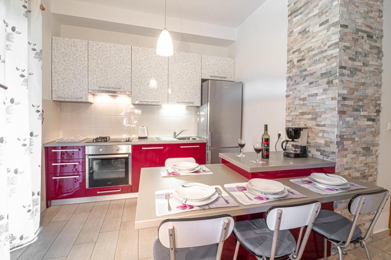 Apartments Sandra Корнич Екстер'єр фото