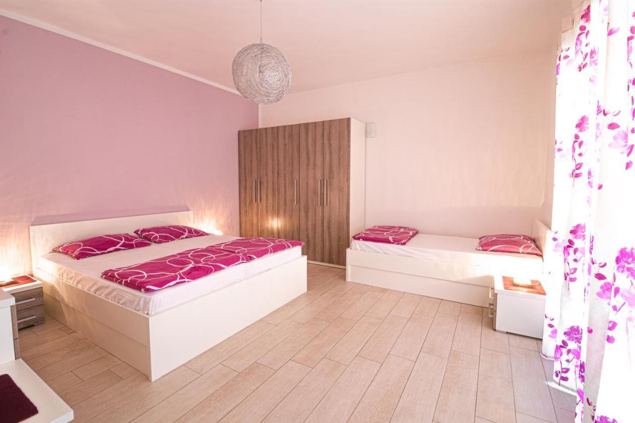 Apartments Sandra Корнич Екстер'єр фото