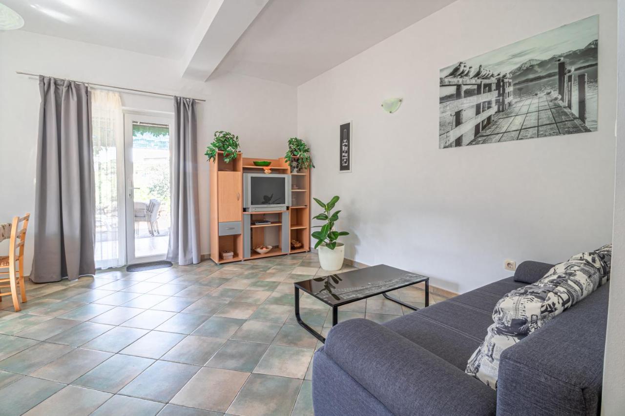 Apartments Sandra Корнич Екстер'єр фото