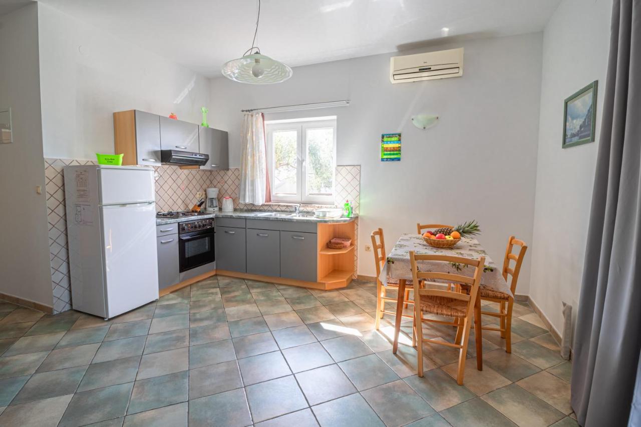 Apartments Sandra Корнич Екстер'єр фото