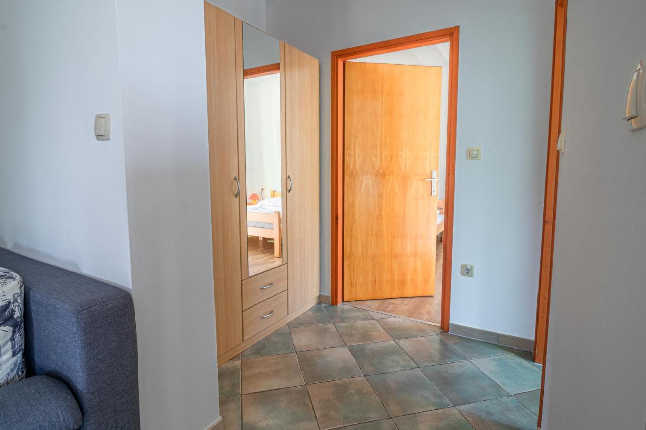 Apartments Sandra Корнич Екстер'єр фото