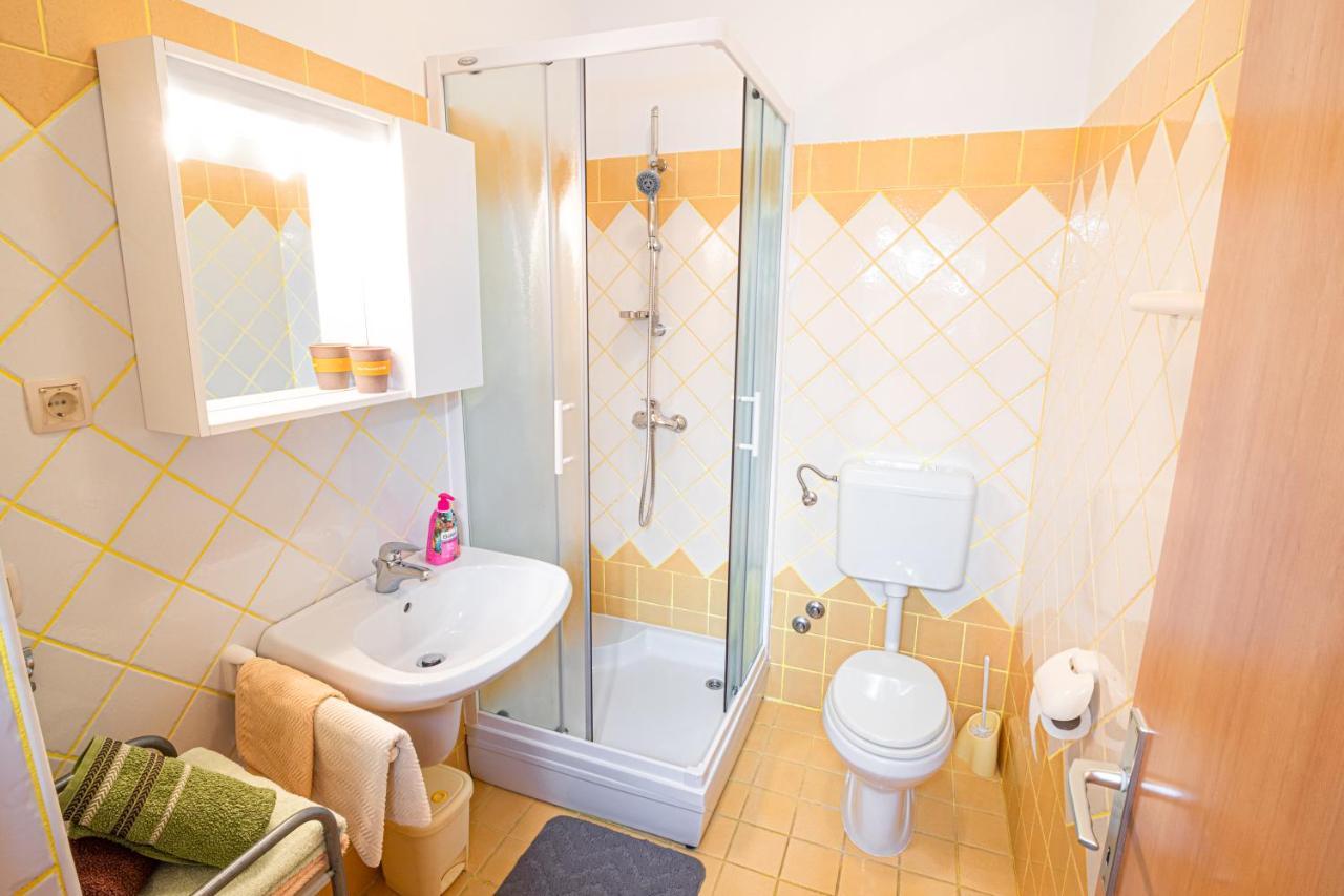 Apartments Sandra Корнич Екстер'єр фото