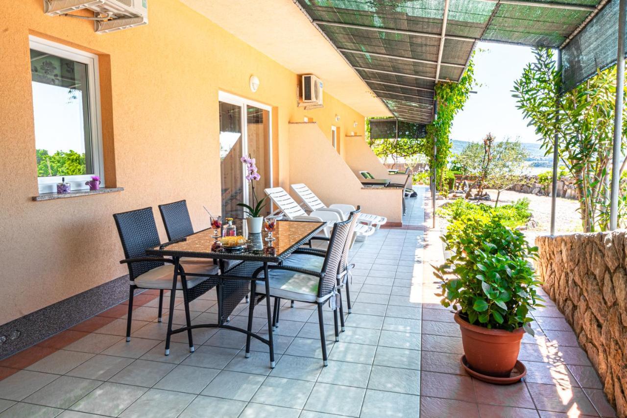 Apartments Sandra Корнич Екстер'єр фото
