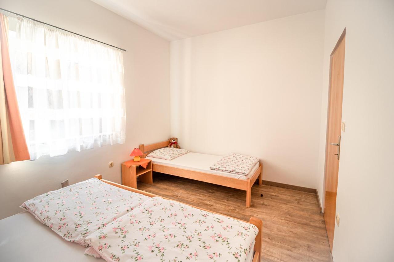 Apartments Sandra Корнич Екстер'єр фото